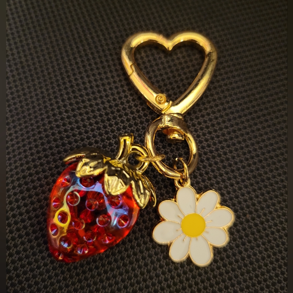 Strawberrry Keychain Iredescent With Daisy